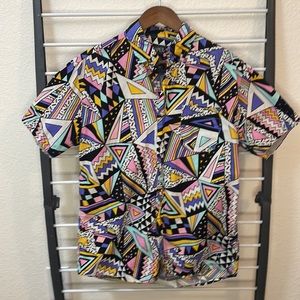 Super Massive Geometric SS Print Button Down Size Medium